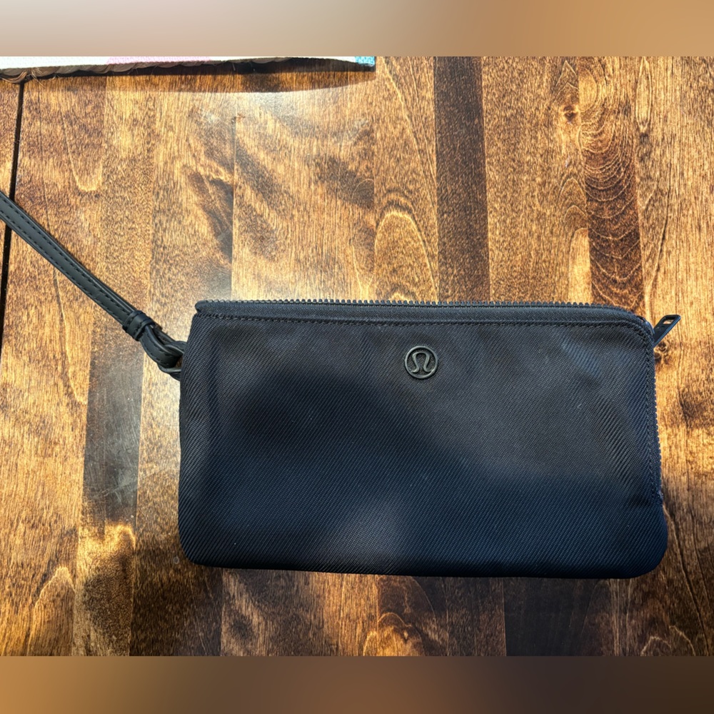 Lululemon double zipper wristlet. Black.